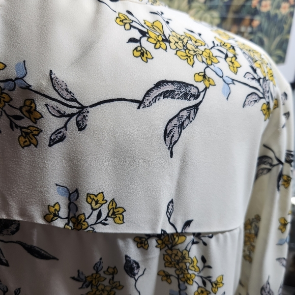 Maurices Floral Blouse - Picture 6 of 8